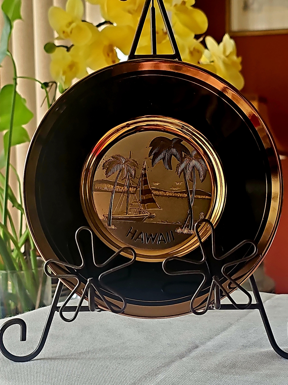Dynasty Art Of CHOKIN Hawaii Souvenir Decorative Accent Plate - Black & Gold